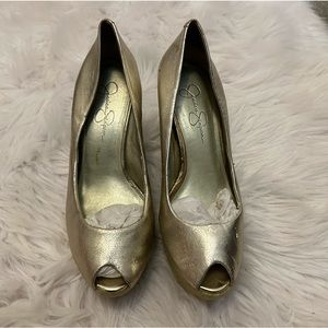 Jessica Simpson metallic gold espadrille wedges size 8